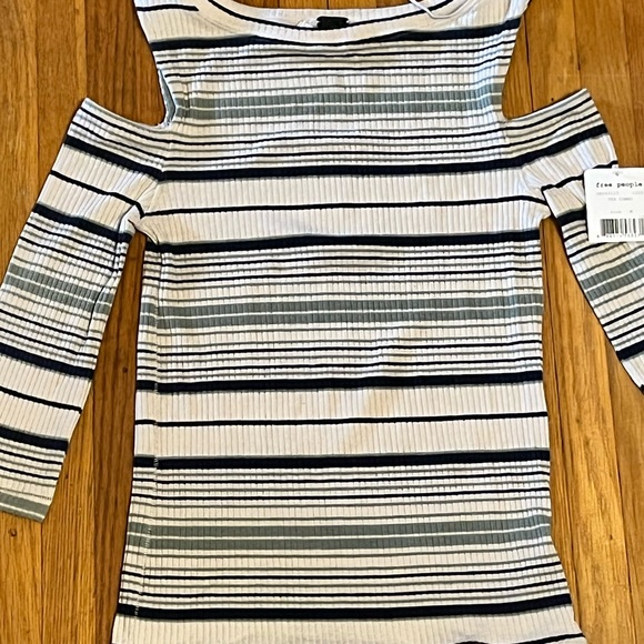 Free People Top M Blue Ivory Open Shoulder NEW - Picture 5 of 7
